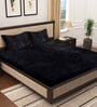Black Solid 300 TC Yarn Double King Sized Fitted Bedsheet with 2 Pillow Covers