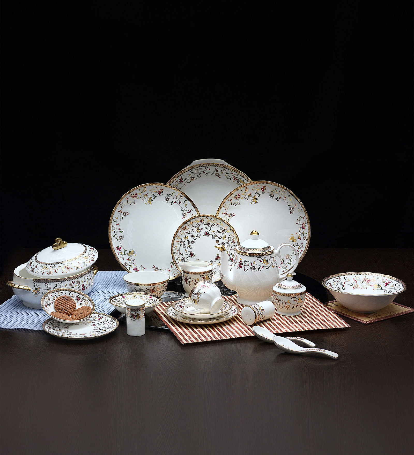 Buy Dsk Jewel Fine Bone China Dinner Set - Set Of 76 By BP Bharat ...