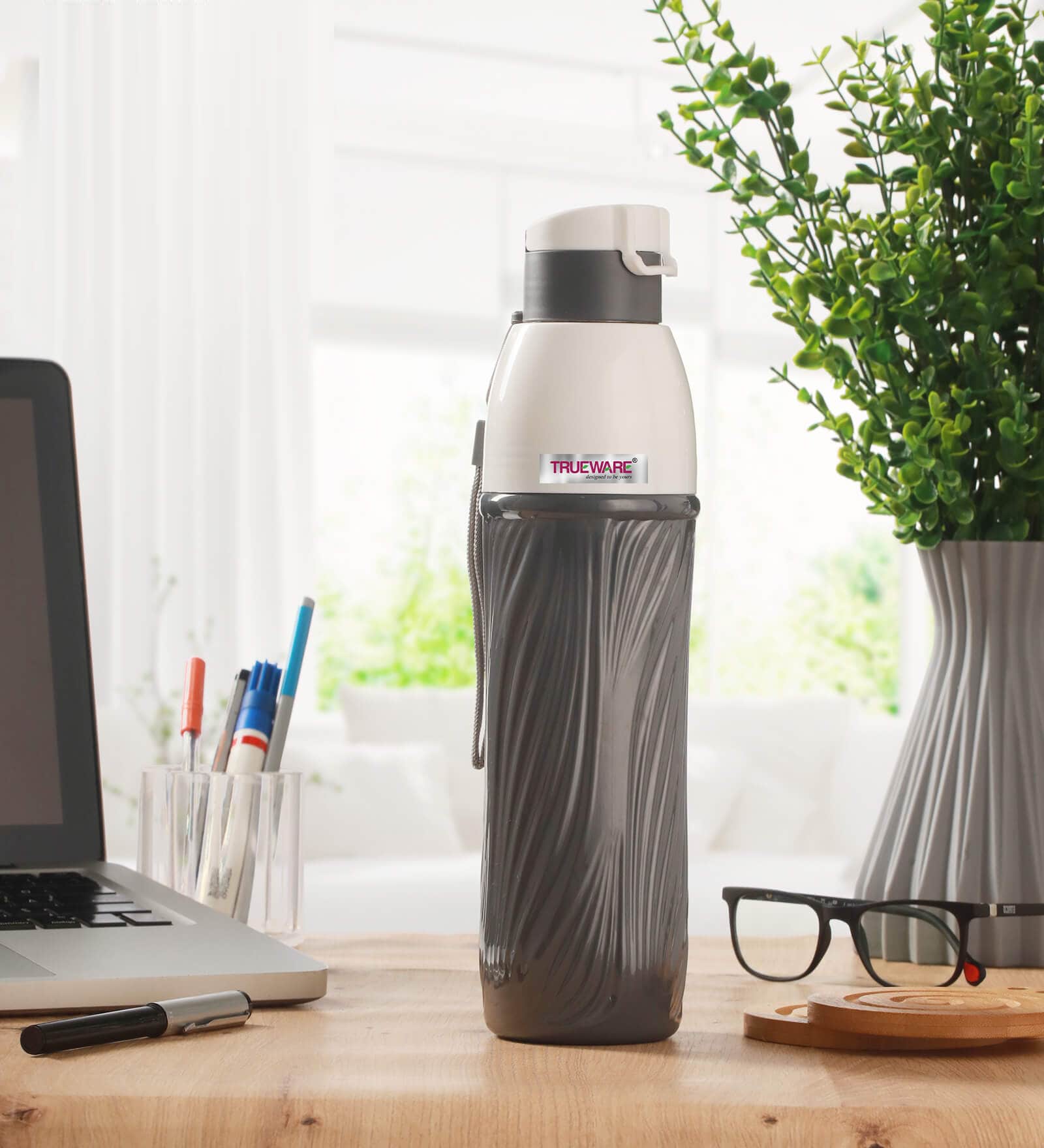 Brown 850ml Pure Insulated Plastic Leak Proof  Water Bottle
