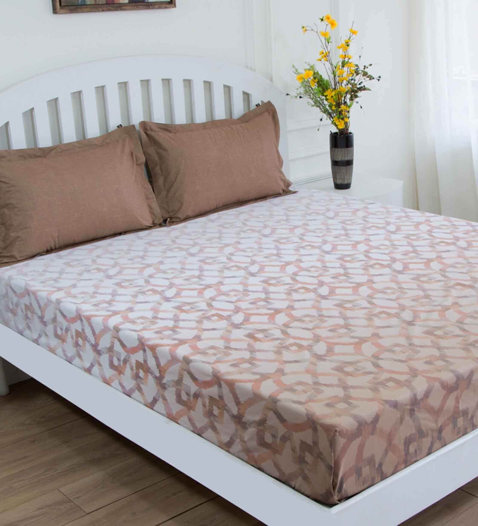 Brown Abstract 180 TC Cotton Queen Sized Bed Sheets with 2 Pillow Covers