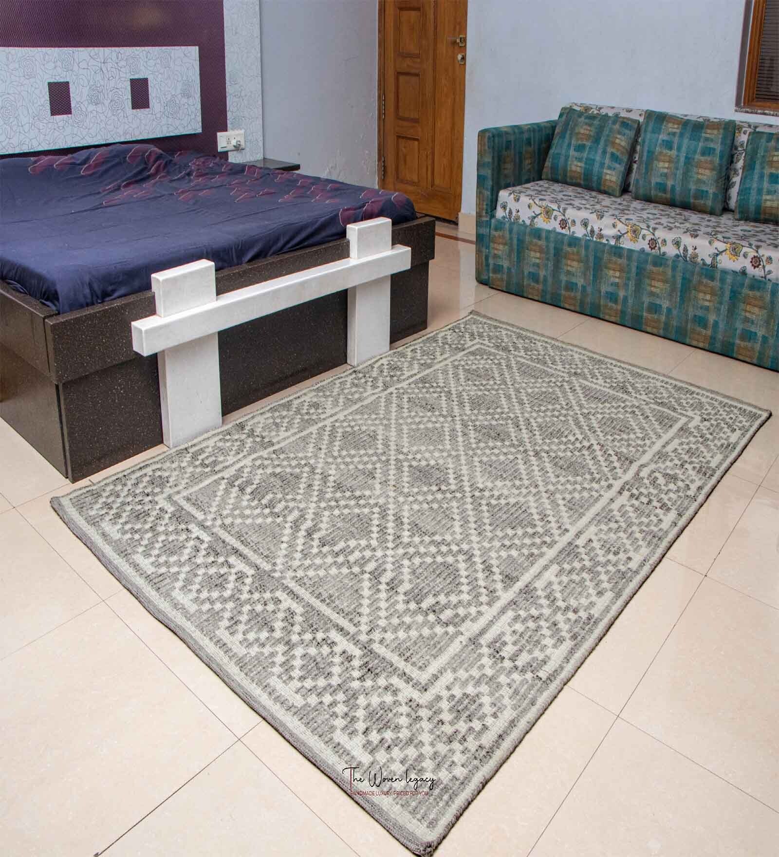 Brown Abstract Polyester 5 ft x 8 ft Machine Made Carpet