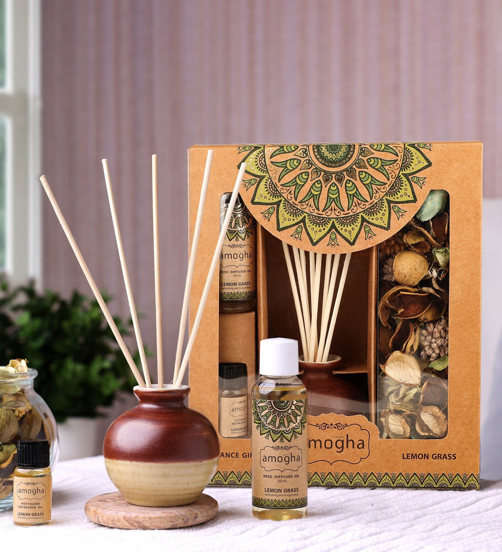 Brown Aroma oil & Reed Sticks