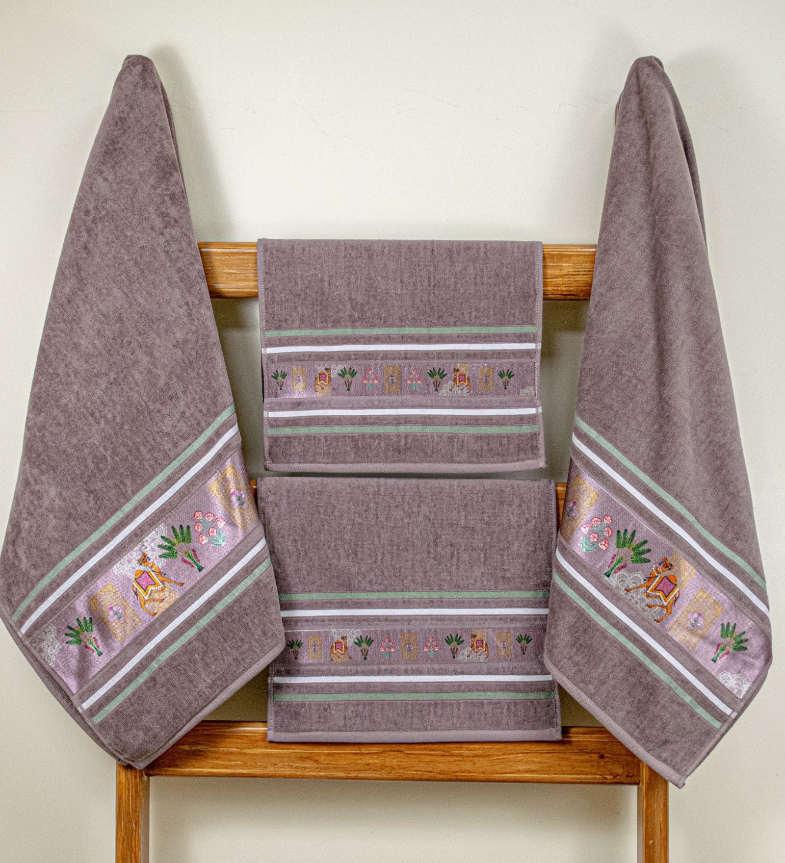 Brown Cotton Printed 460 GSM Bath & Hand Towels 4Pcs Bath And Hand Towels Brown Cotton Printed 460 GSM Bath & Hand Towels 4Pcs Bath And Hand Towels