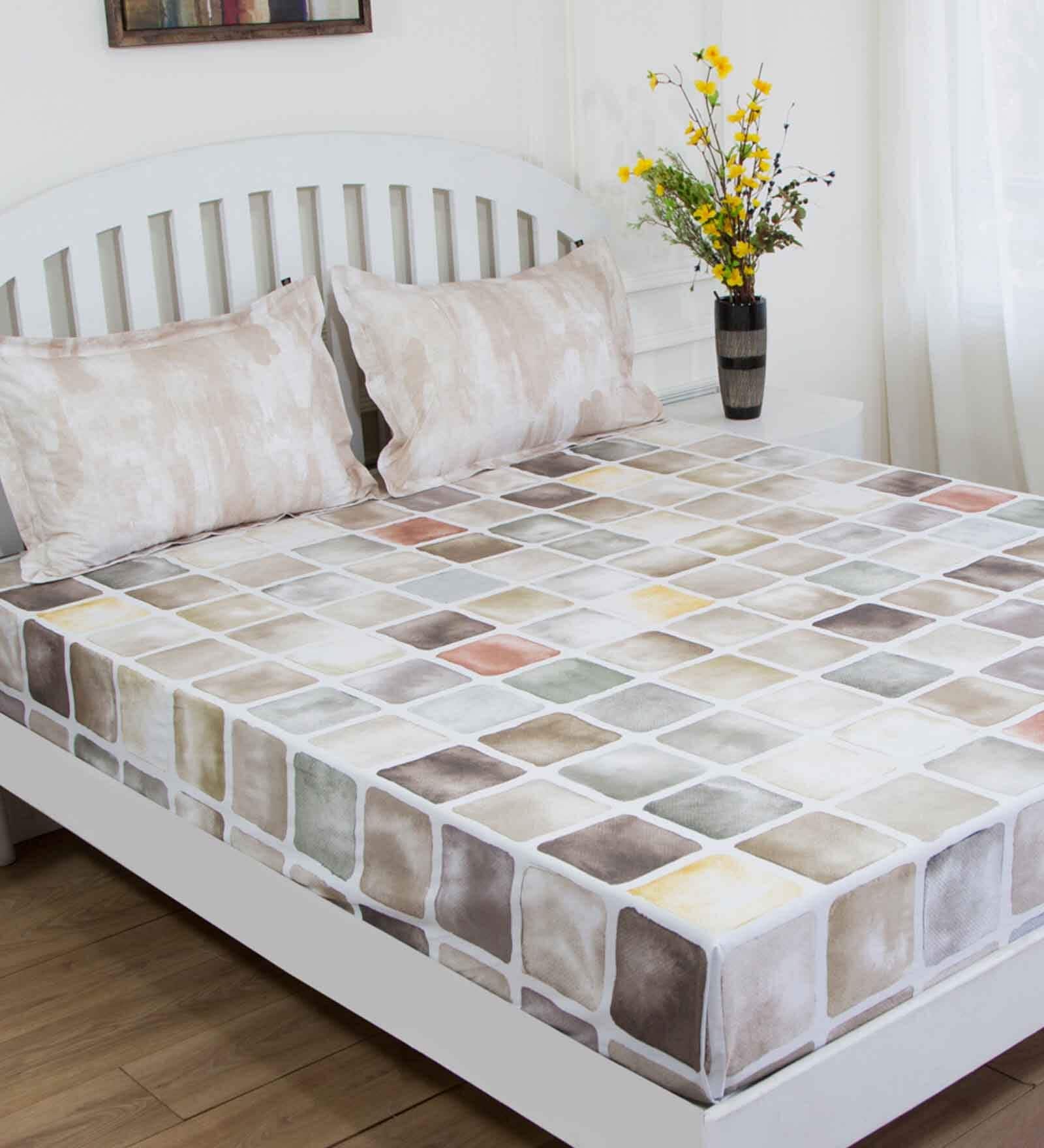 Brown Geometric 180 TC Cotton Queen Sized Bed Sheets with 2 Pillow Covers