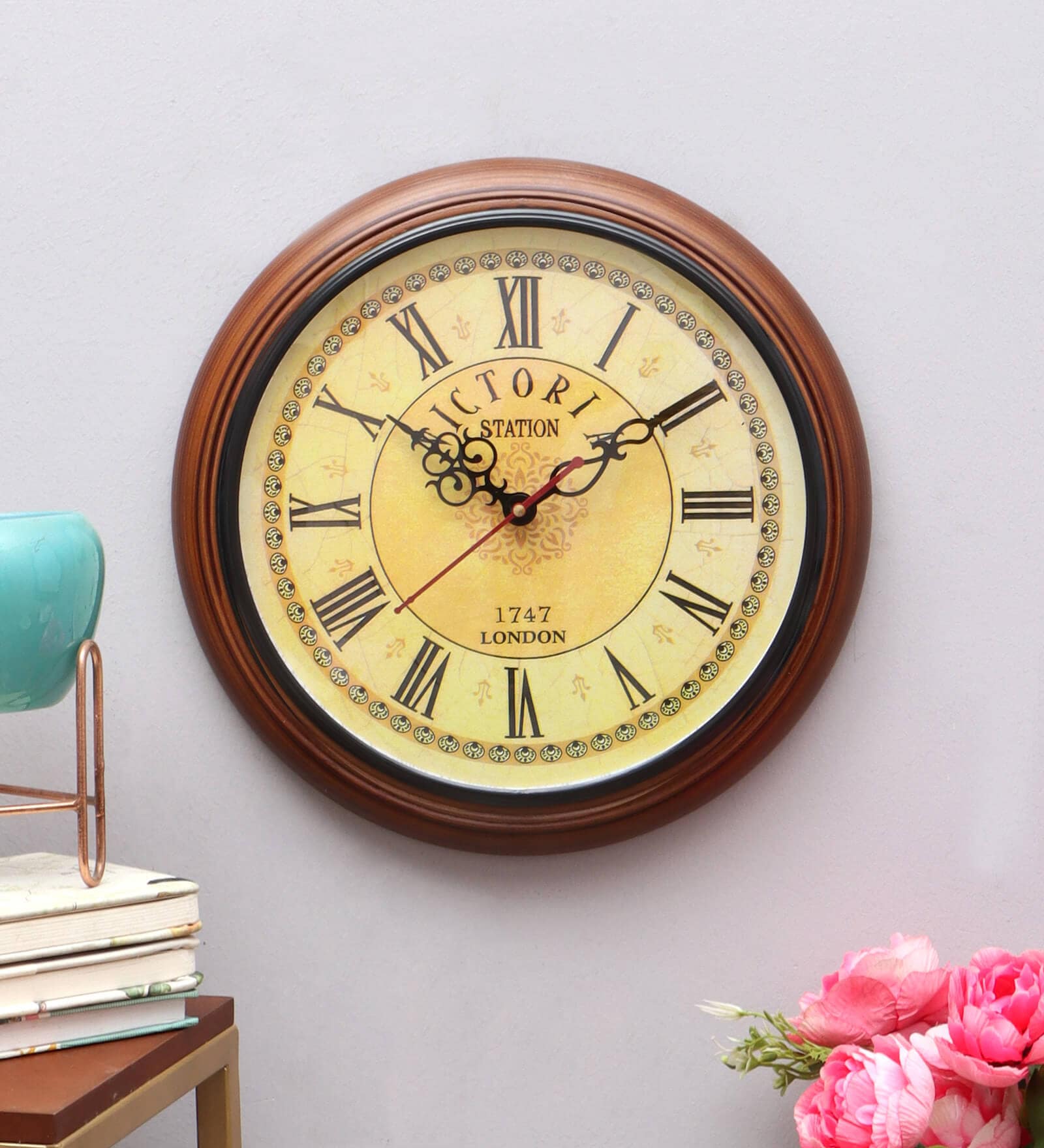Brown Mdf Vintage Wall Clock (1 Piece)