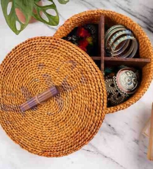 Brown Hogla Grass Handwoven Partition  Box With Lid