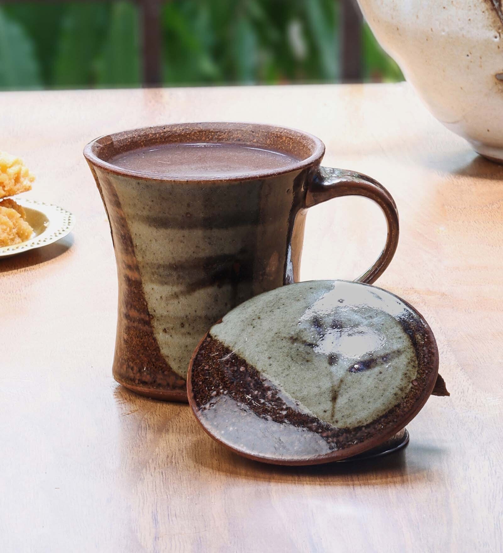 Caster 250ml Brown & Grey Ceramic Coffee Mug with Lid Caster 250ml Brown & Grey Ceramic Coffee Mug with Lid