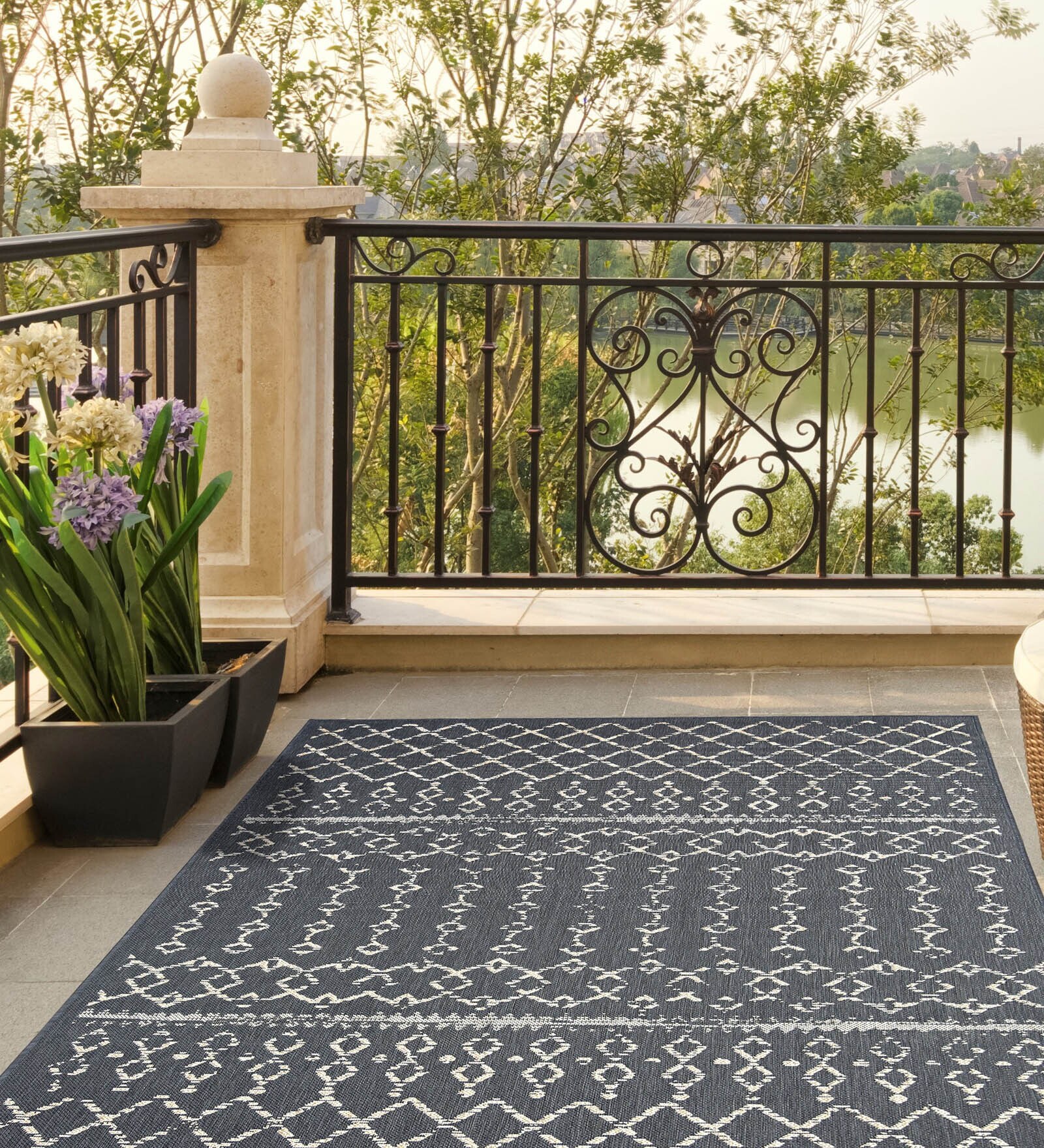 Dark Grey Geometric Polypropylene 6 ft x 9 ft Machine Made Carpet