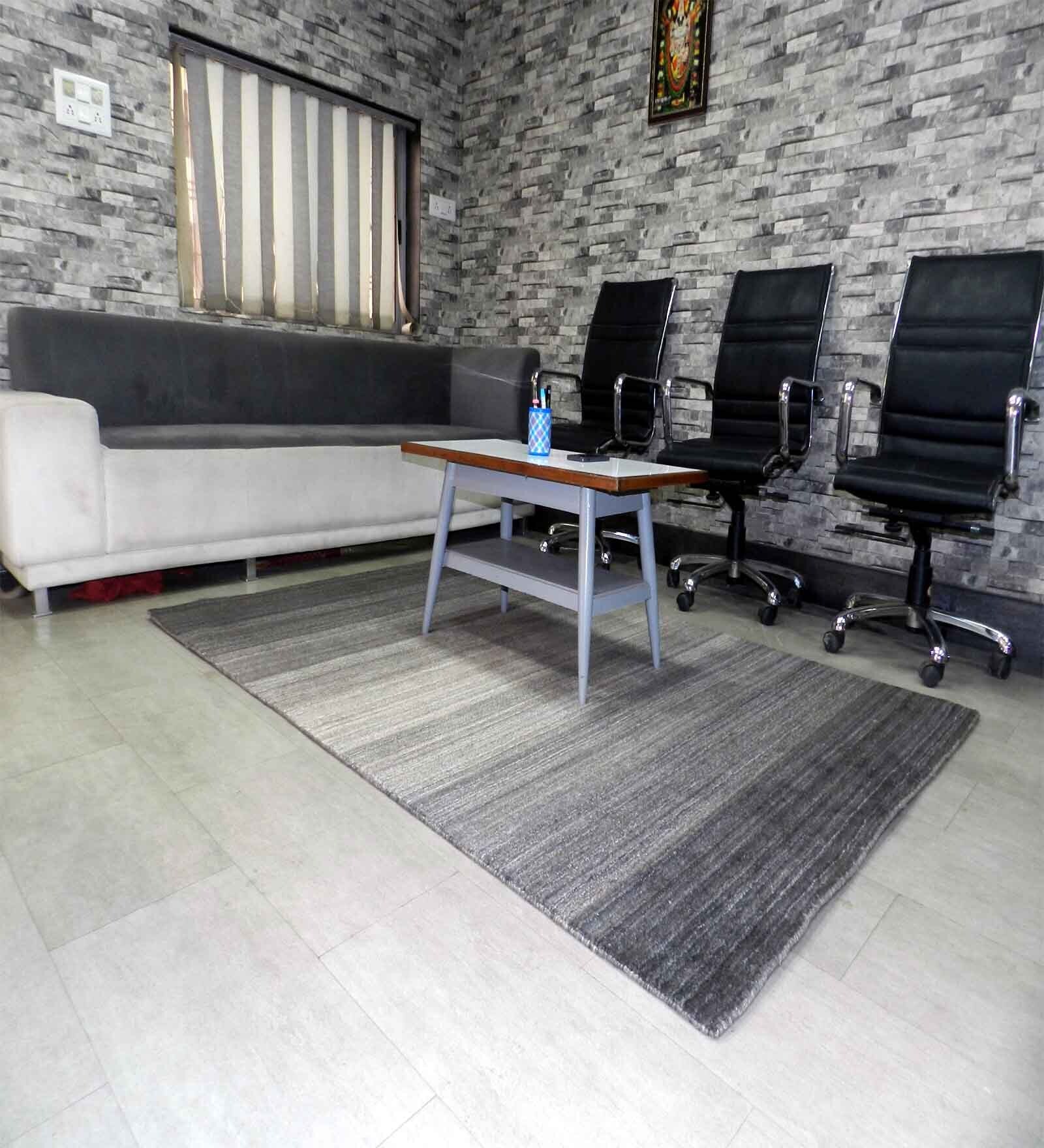 Charcoal Abstract Wool and Cotton 5 ft x 7 ft Hand Woven Carpet
