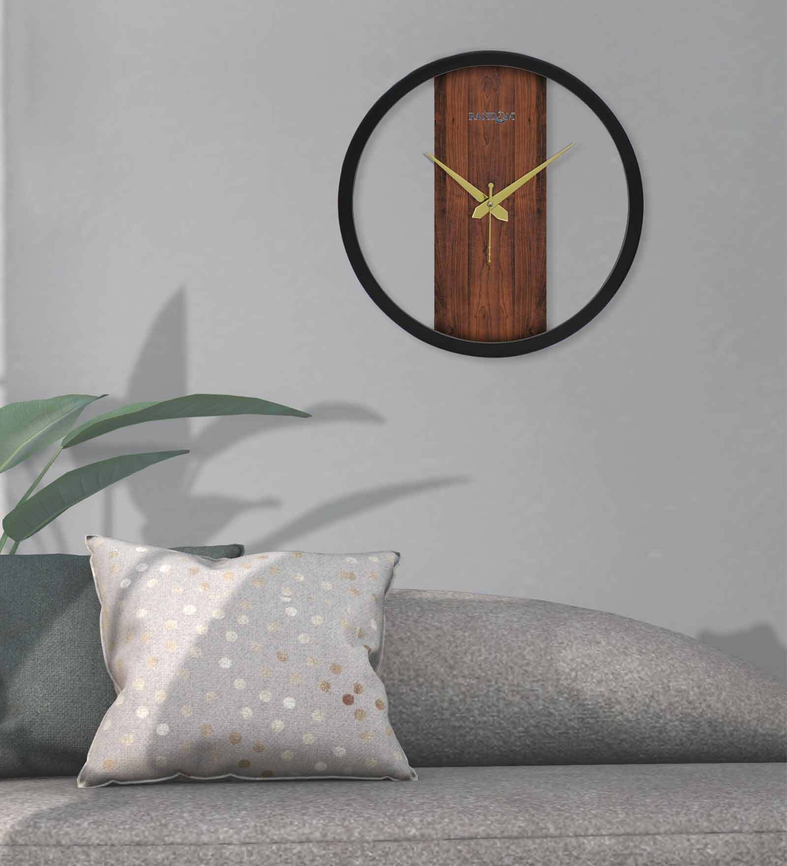 Black Plastic Charming Modern Wall Clock