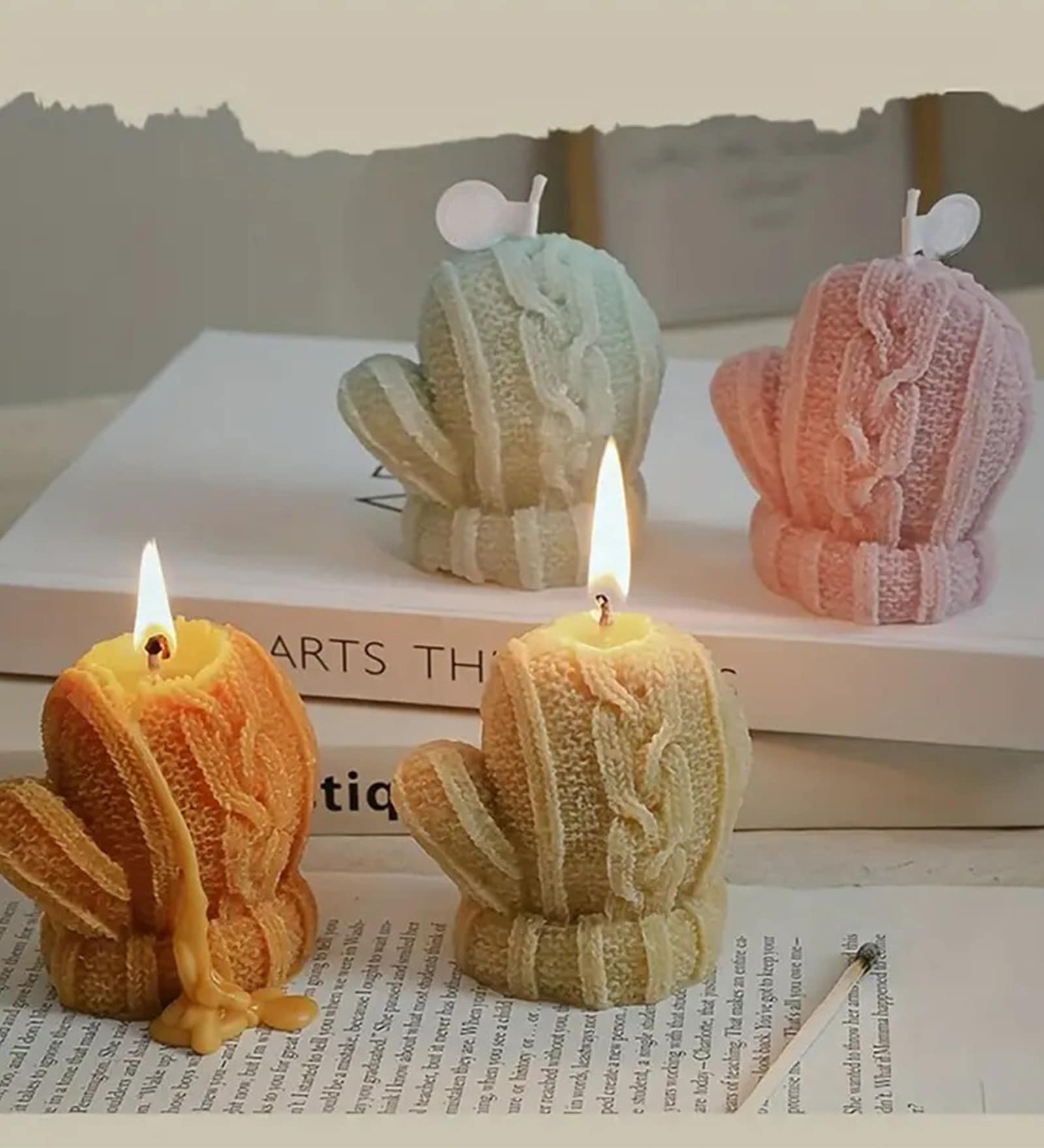 Christmas Glove (Set of 4)
Multicolour Wax
Decorative Candles