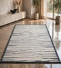 White Traditional Wool And Cotton 5 X 8 Ft Hand Tufted Carpet