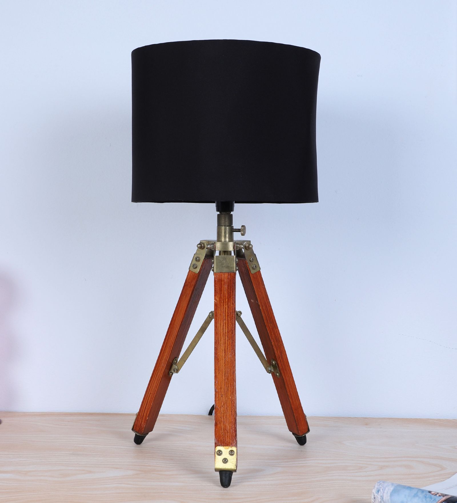 Classic Vintage Tripod Brown Mangowood Table Lamp With Black Cotton Shade