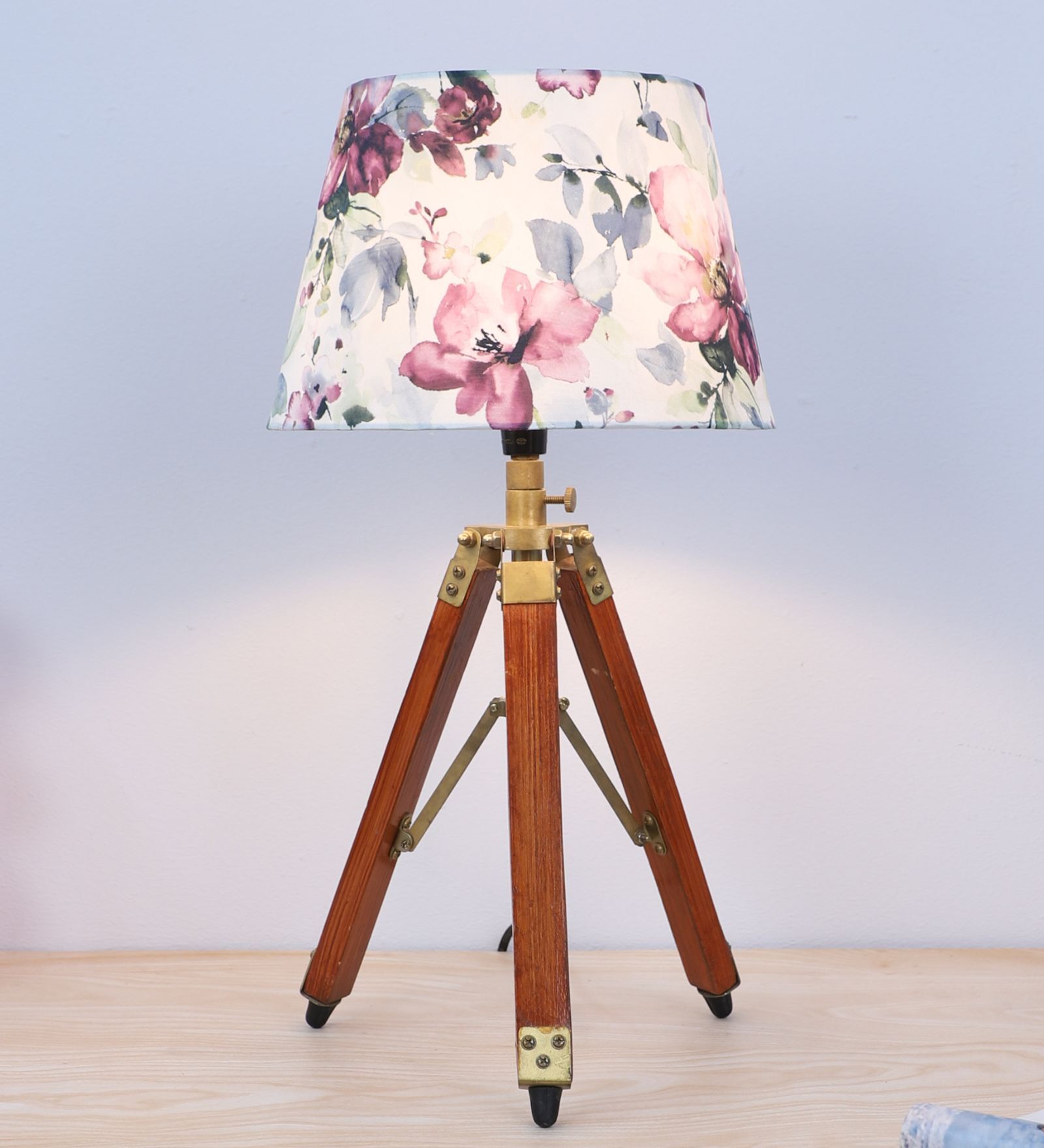 Classic Vintage Tripod Brown Mangowood Table Lamp With Cobra Saffron Print Satin Shade