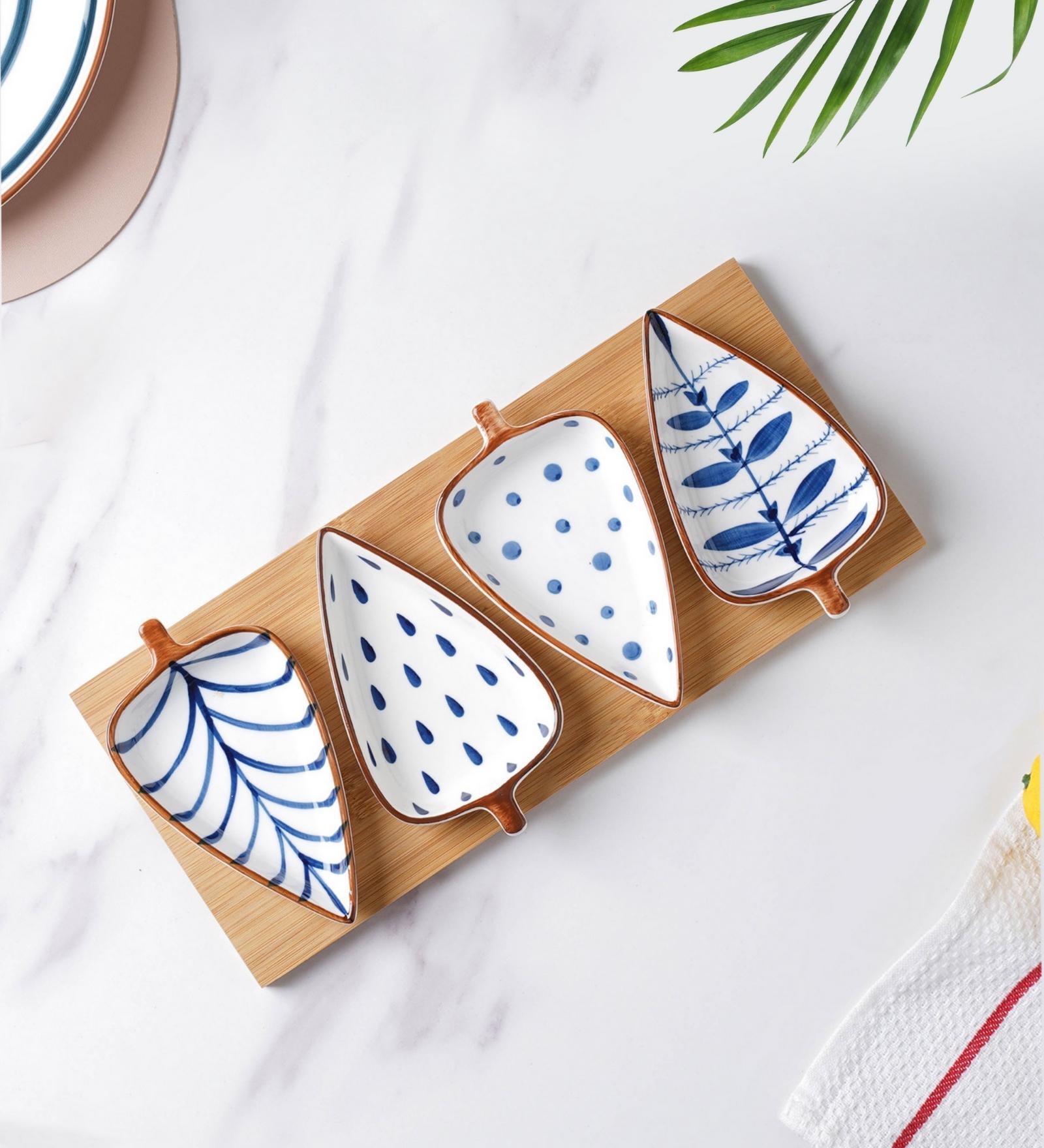 Contemporary Leaf-Shaped Blue & White Ceramic (Set of 4) Appetizer Platter Contemporary Leaf-Shaped Blue & White Ceramic (Set of 4) Appetizer Platter