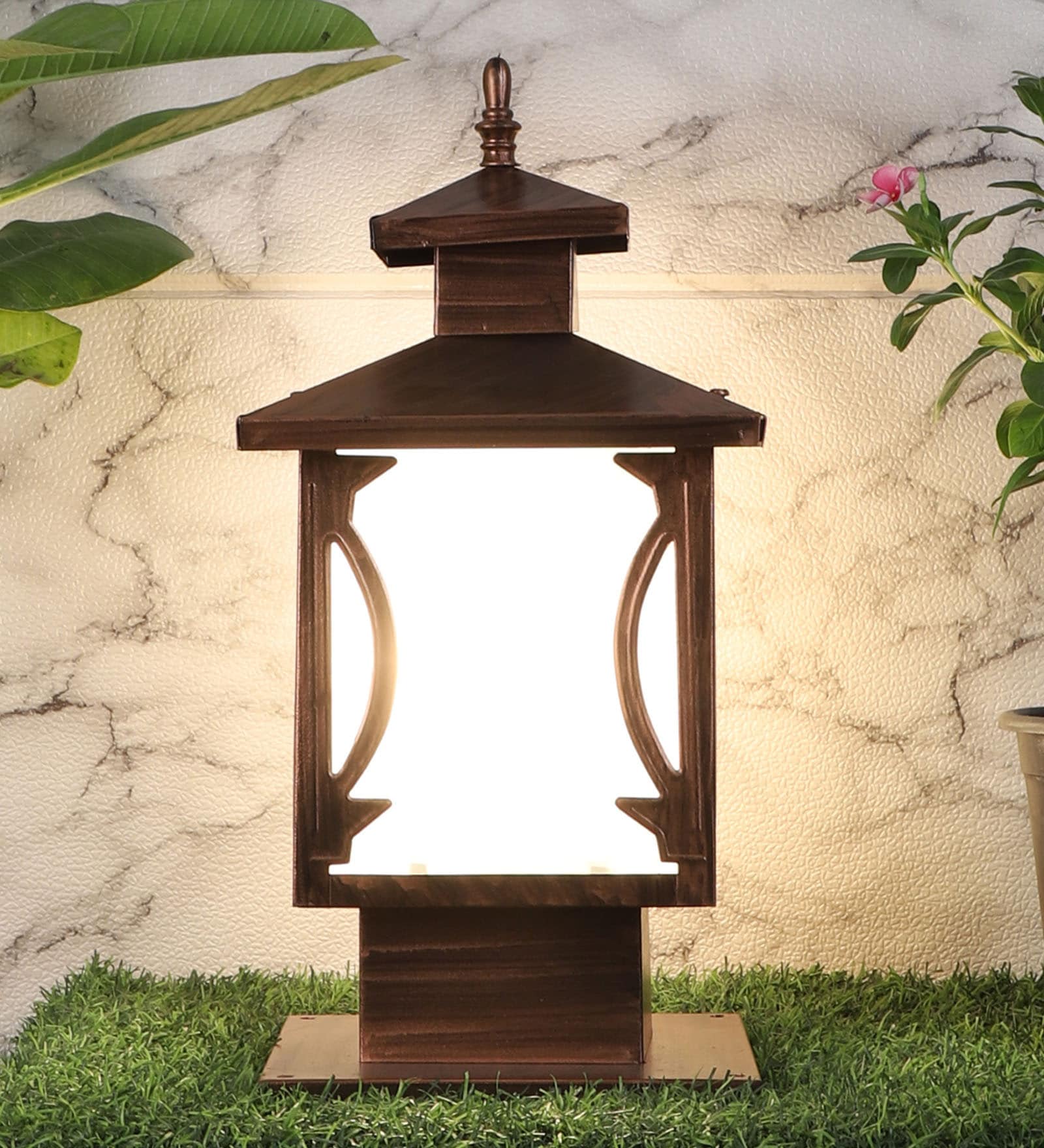 Gwen Copper Iron Gate Light