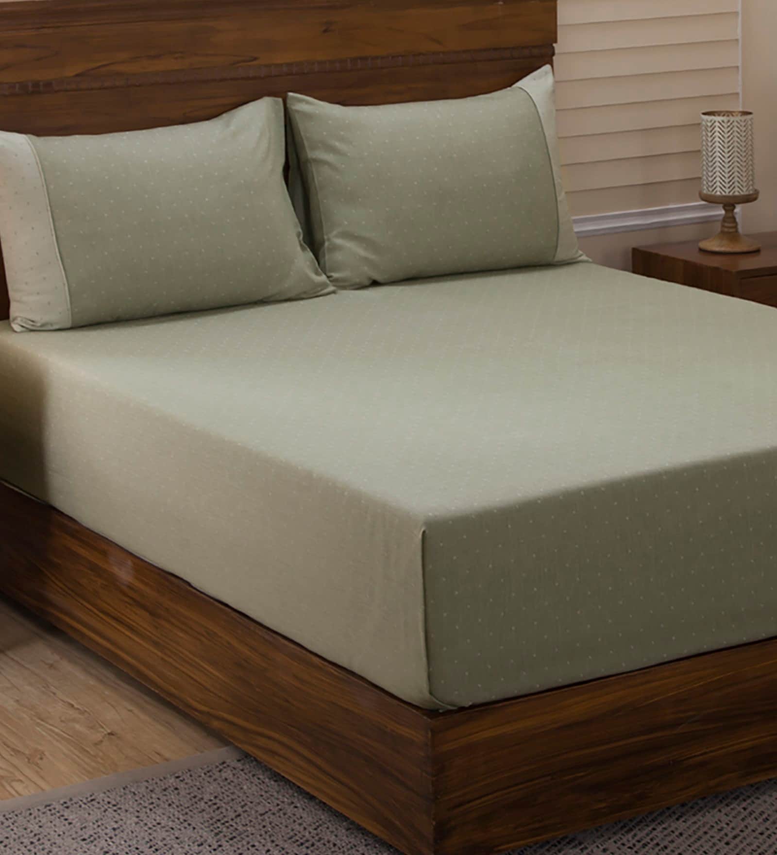 Green Solid 400 TC Cotton King Sized Bed Sheets with 2 Pillow Covers