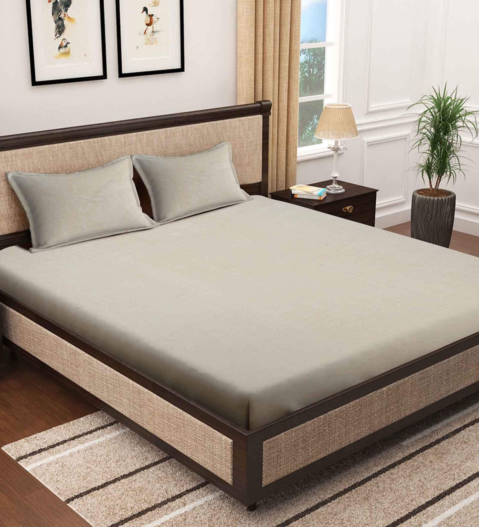 Cream Solid 300 TC Yarn Double King Fitted Sized Bedsheet with 2 Pillow Covers