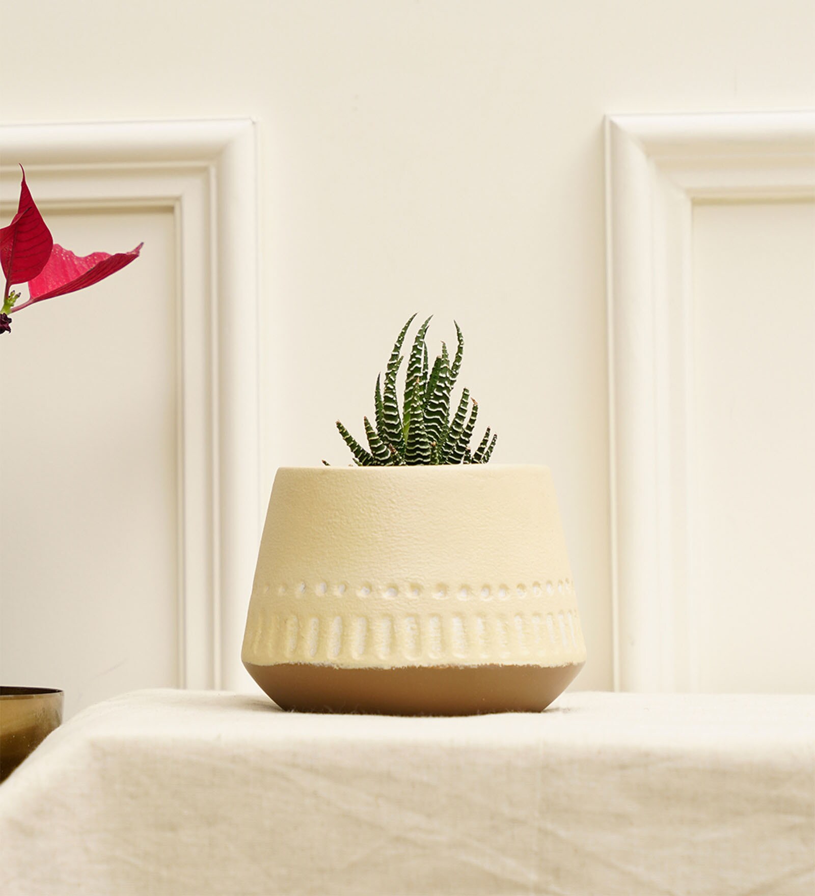Gardenia Cream Terracotta Desk Pot