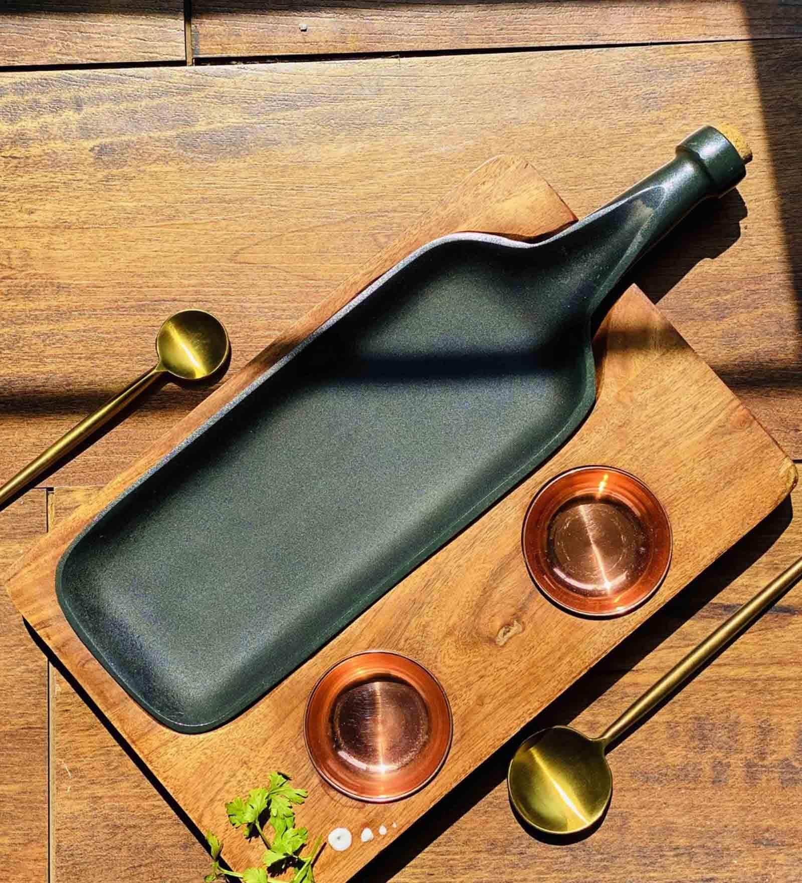 Cruet Black Metal And Wood Appetizer Platter