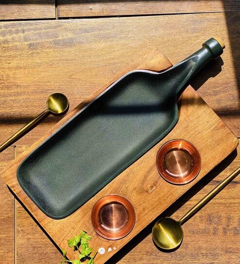 Cruet Black Metal And Wood Appetizer Platter