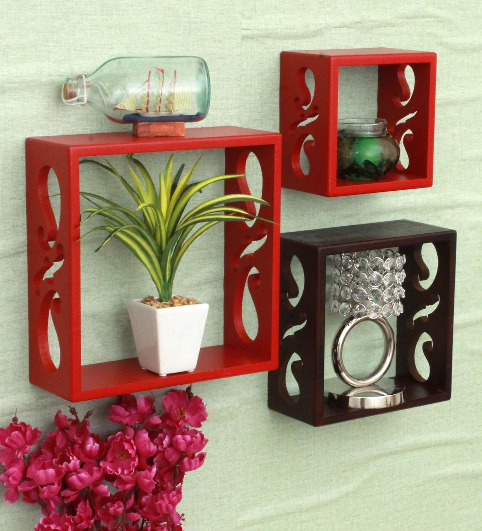 Cube Design Set of 3 Red And Brown Engineered Wood Wall Shelf