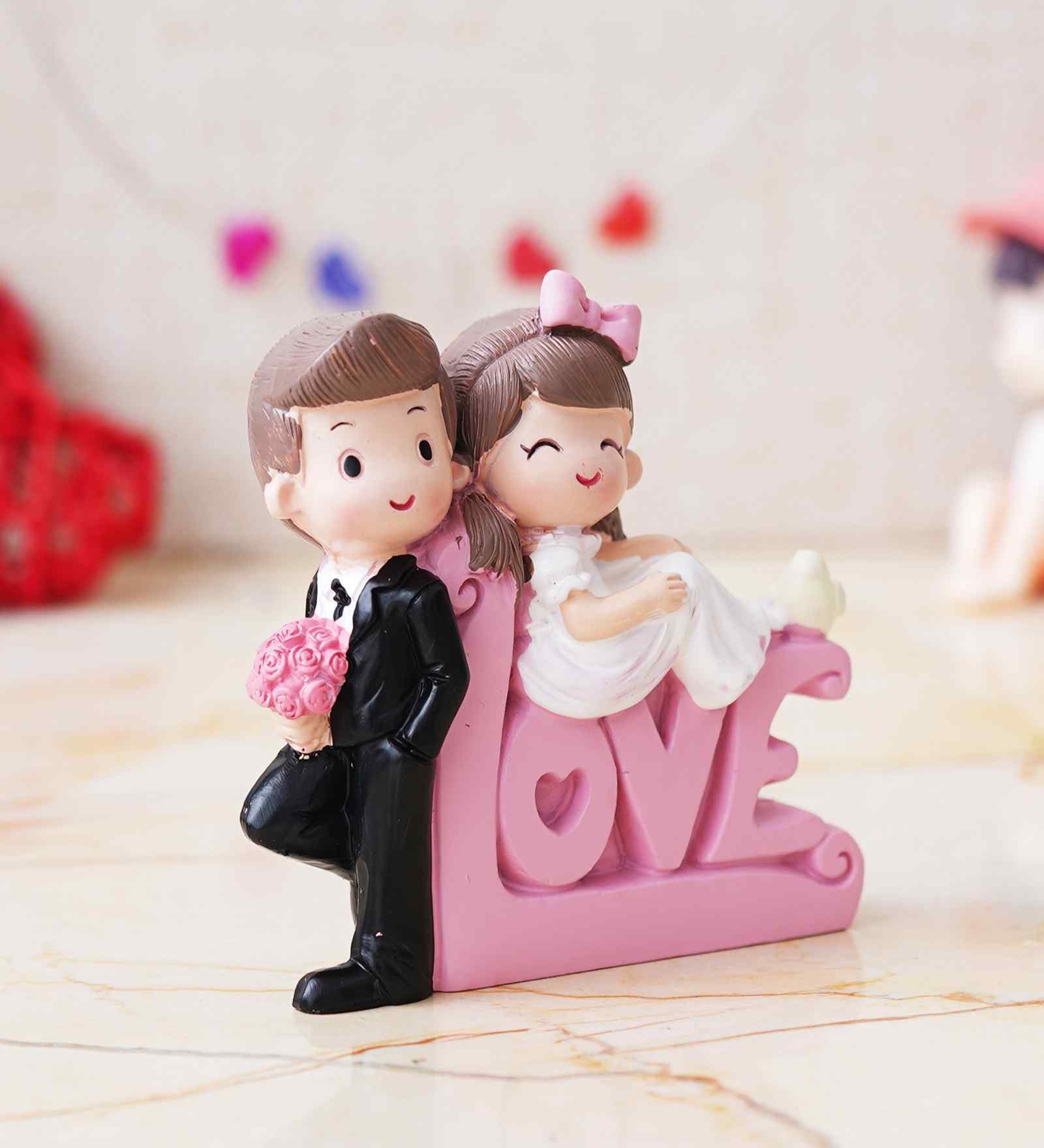 Cute Couple Love Multicolour Polyresin Showpieces