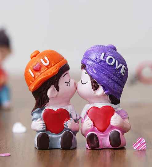 Cute Couple Kissing Multicolour Polyresin Showpieces