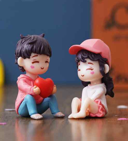 Cute Romantic Couple Multicolour Polyresin Showpieces