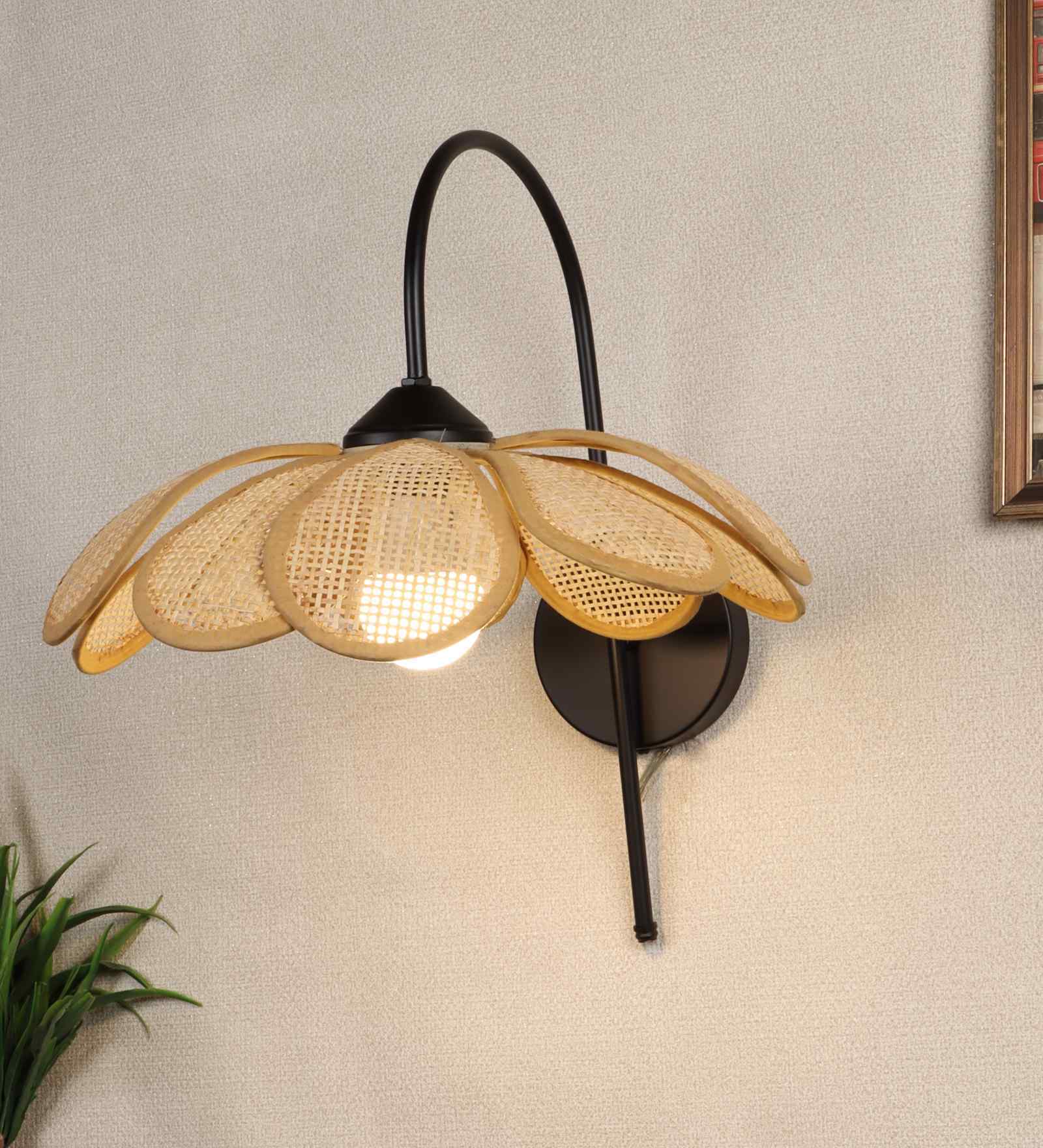 Dahlia Black Iron Wall Light | E27 holder | without Bulb | Eliante