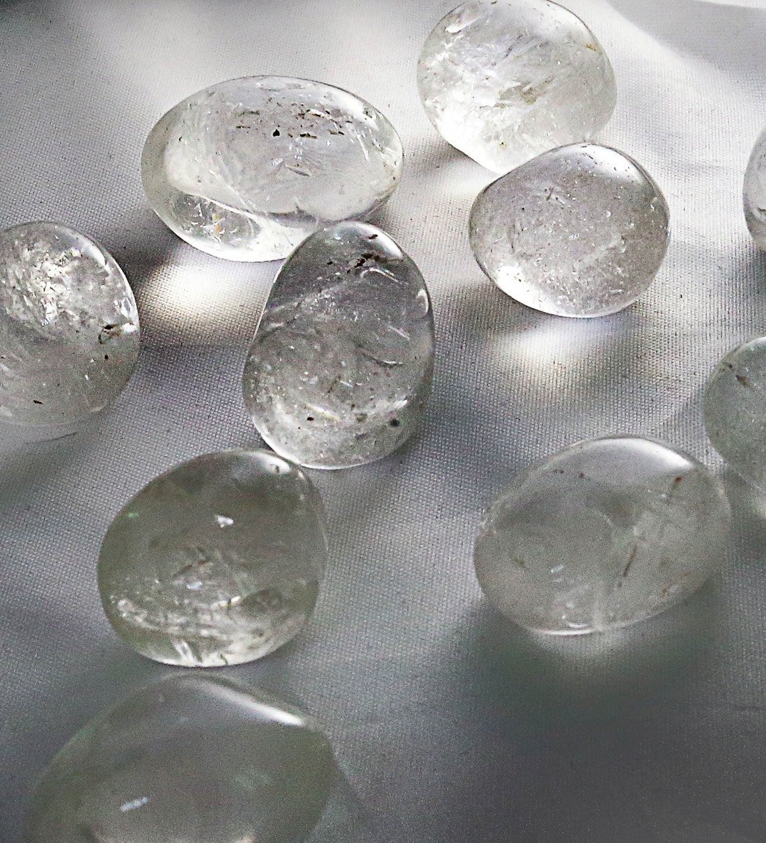 Buy Transparent 1 Kg Decorative Onyx Pebbles by Stone & Beyond at 37% ...