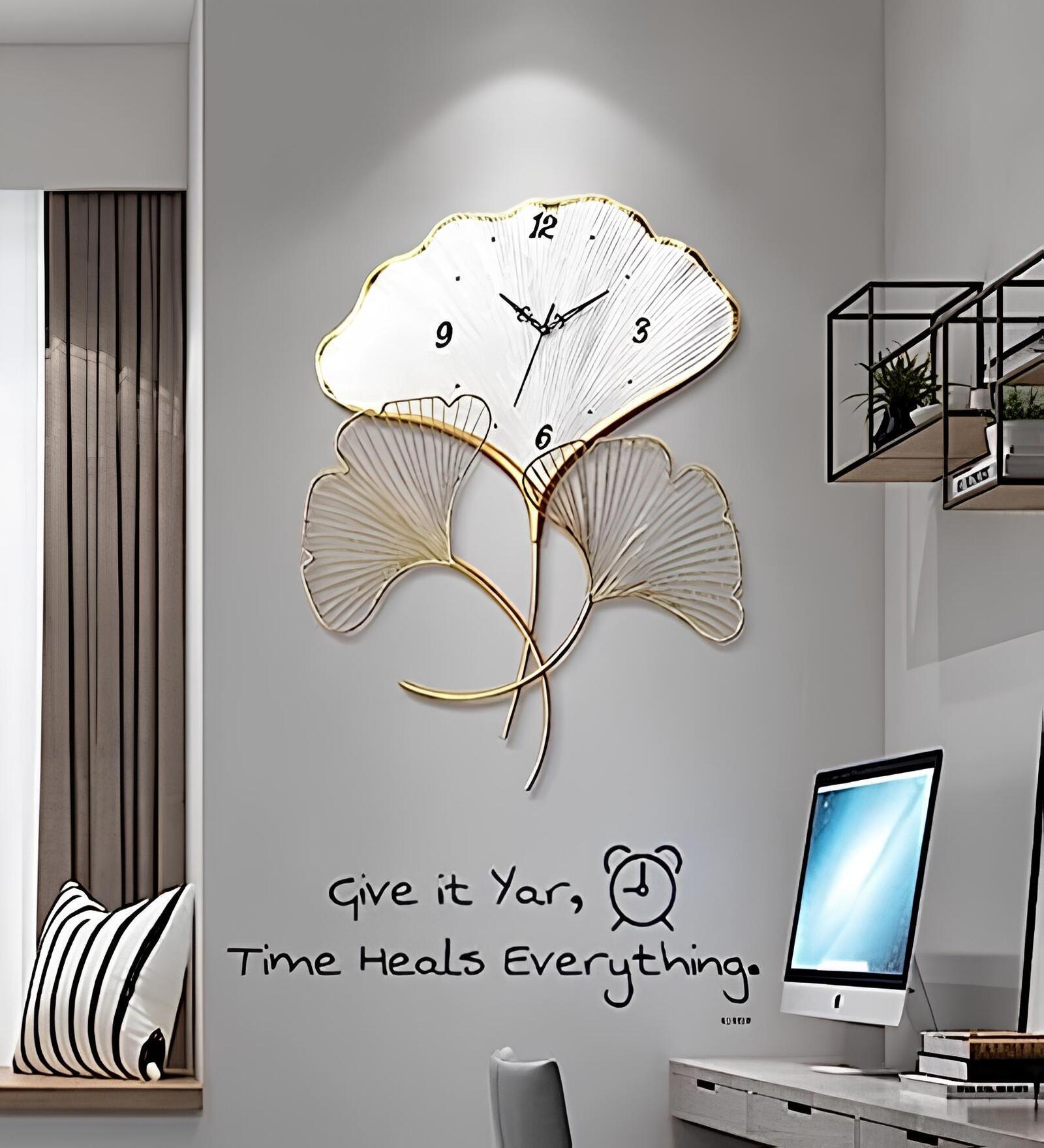 Designer Jelly Fish Multicolour Metal Analog Wall Clock