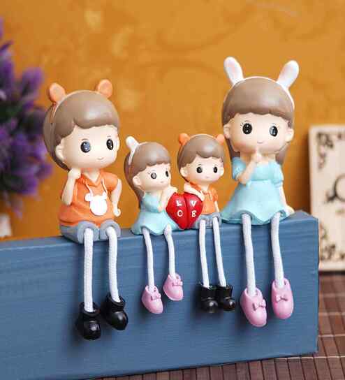 Decorative Lovely Family Set of 4 Multicolour Polyresin Showpieces