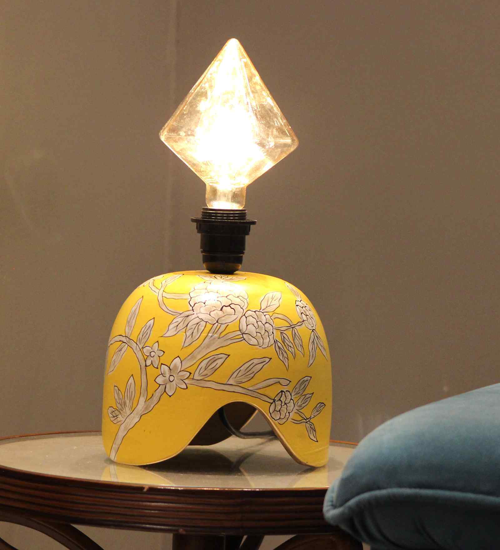 Diamond Bulb with yellow design Table Lamp