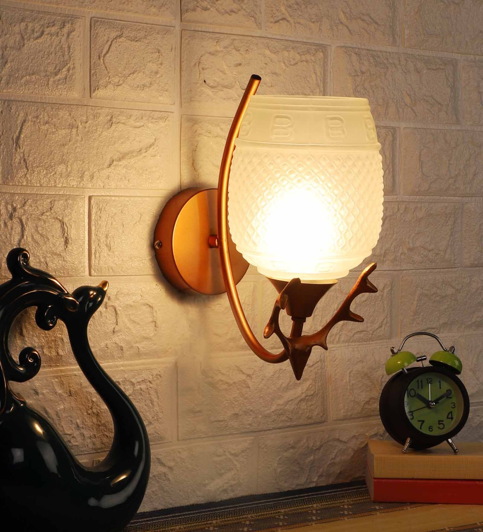 Dorada Gold Metal Wall Light