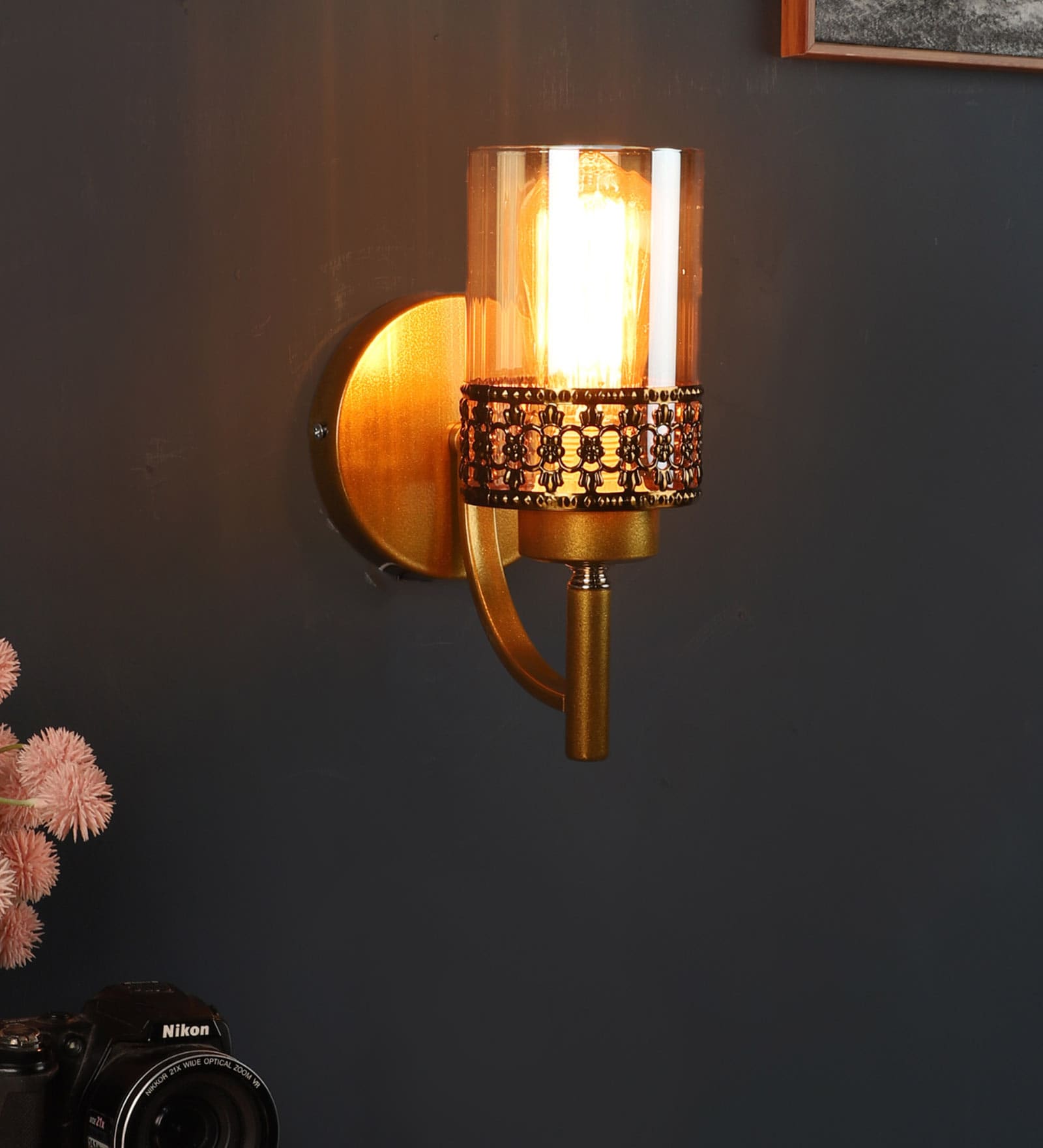 Dorada Gold Metal Wall Light