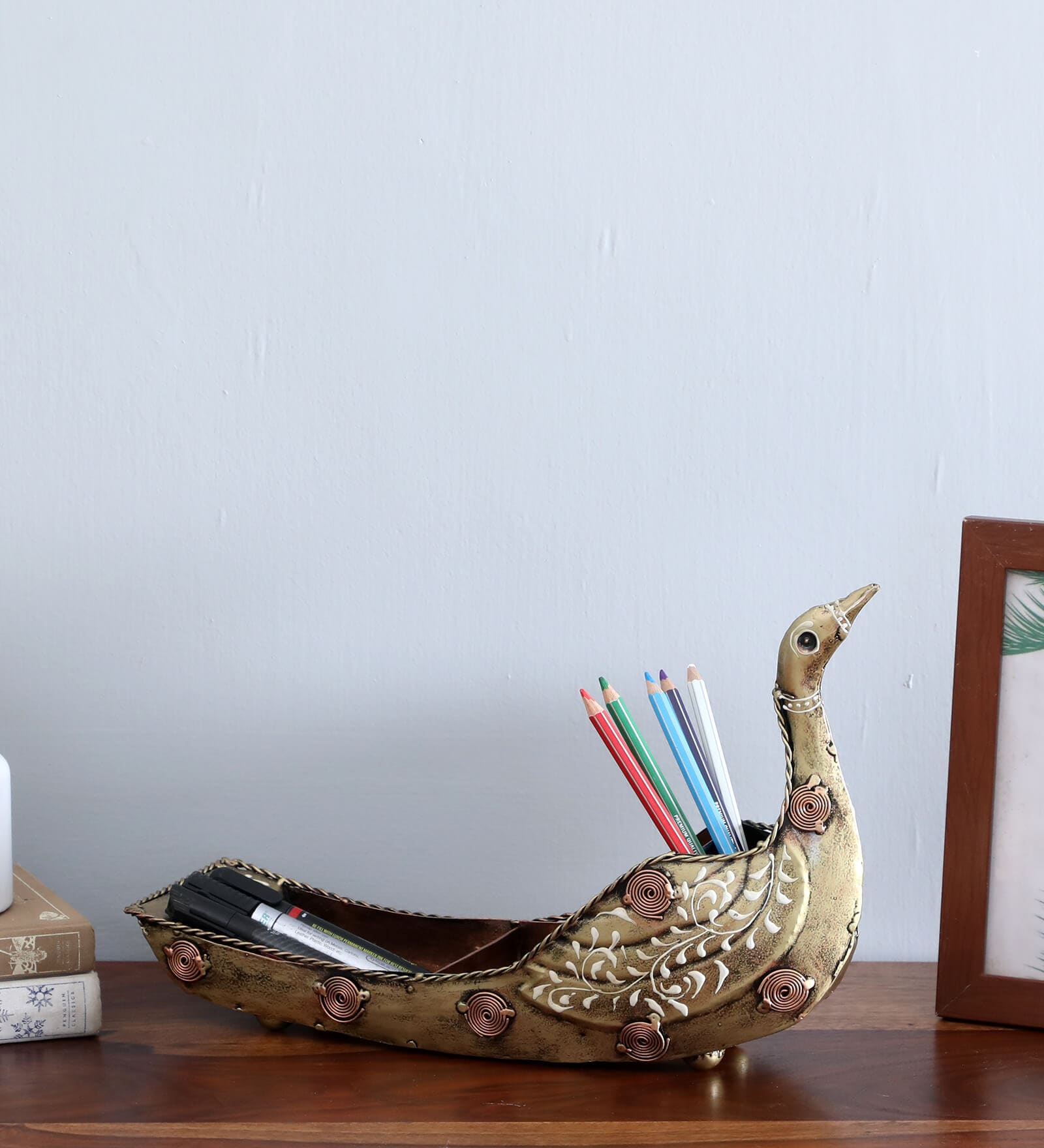 Duck Dry Food Multicolour Metal Pen
Stand