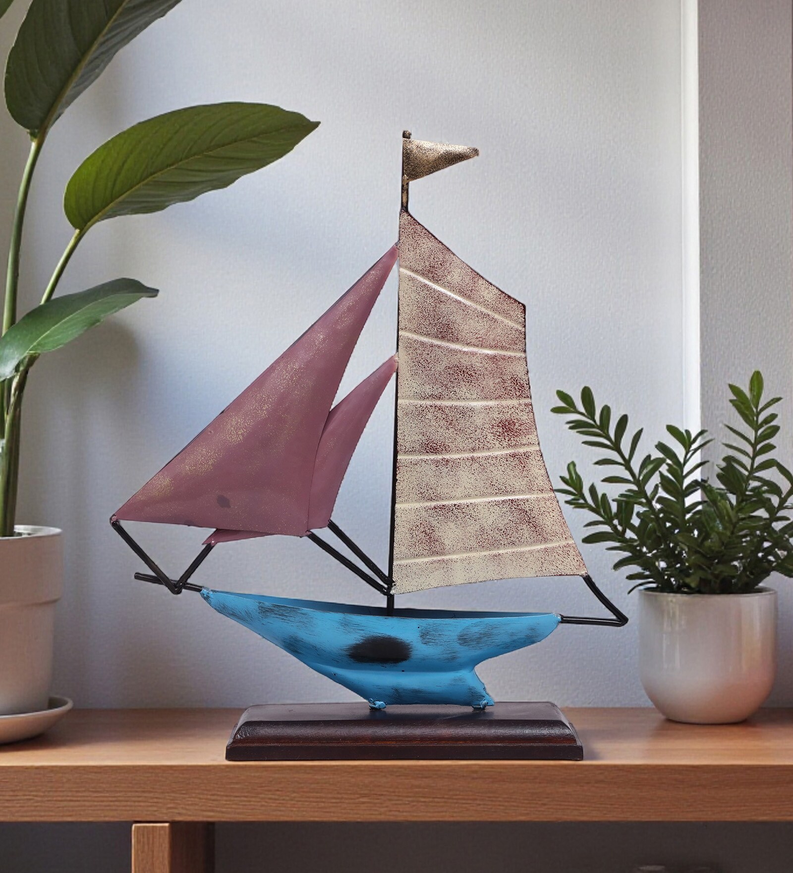 Dylan Boat Showpiece