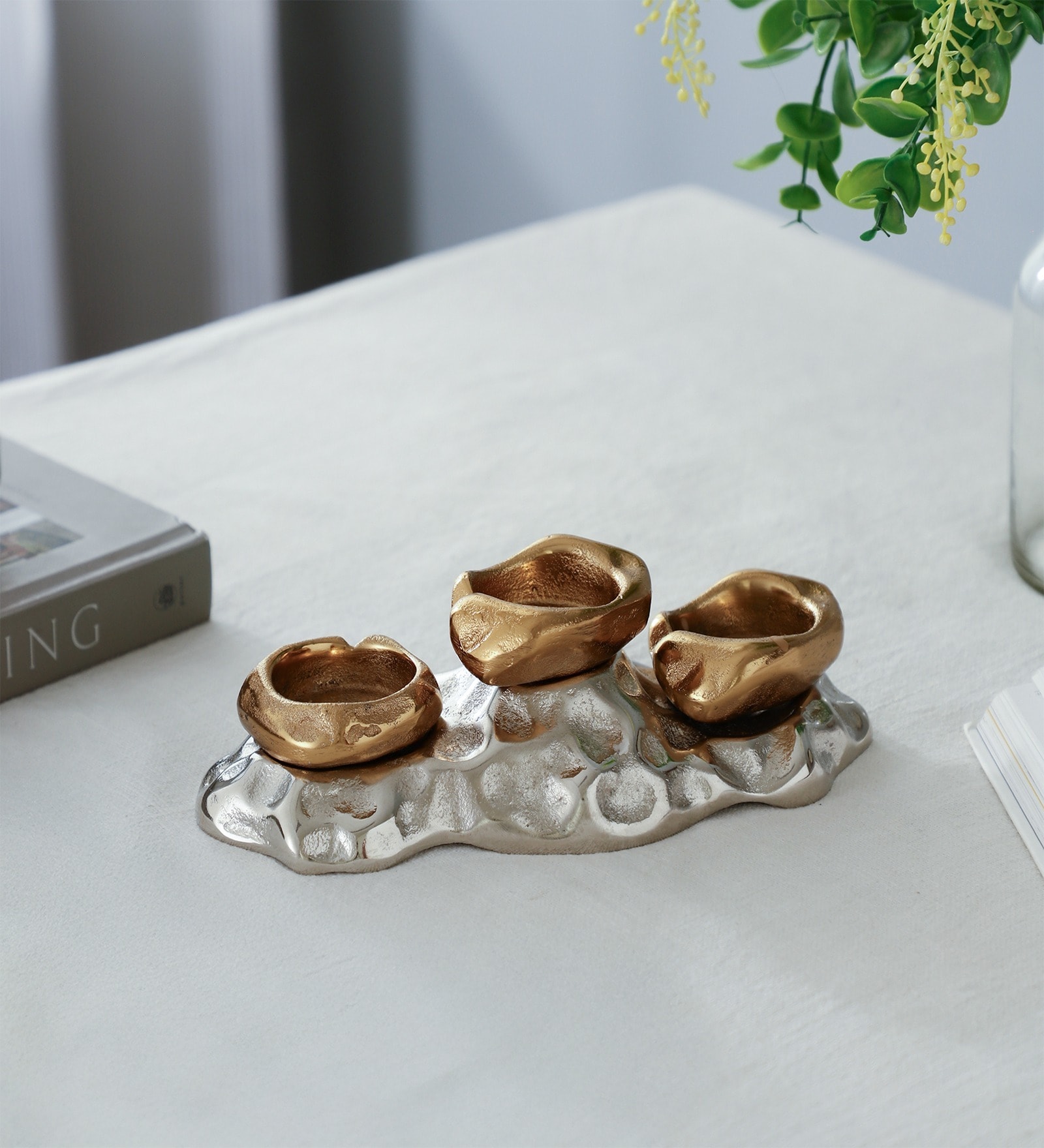 Eclora T-Light Holder In Gold