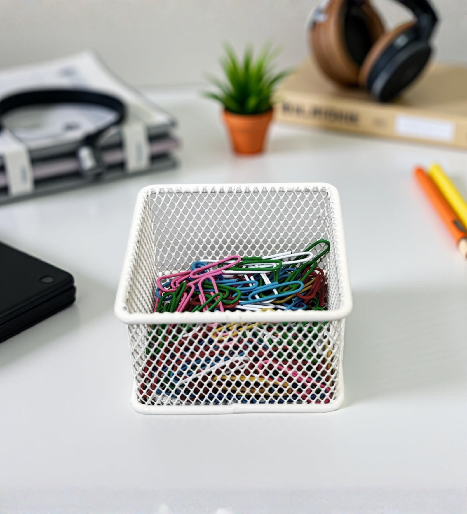 Ecru White Metal Mesh Paper Clip Holder