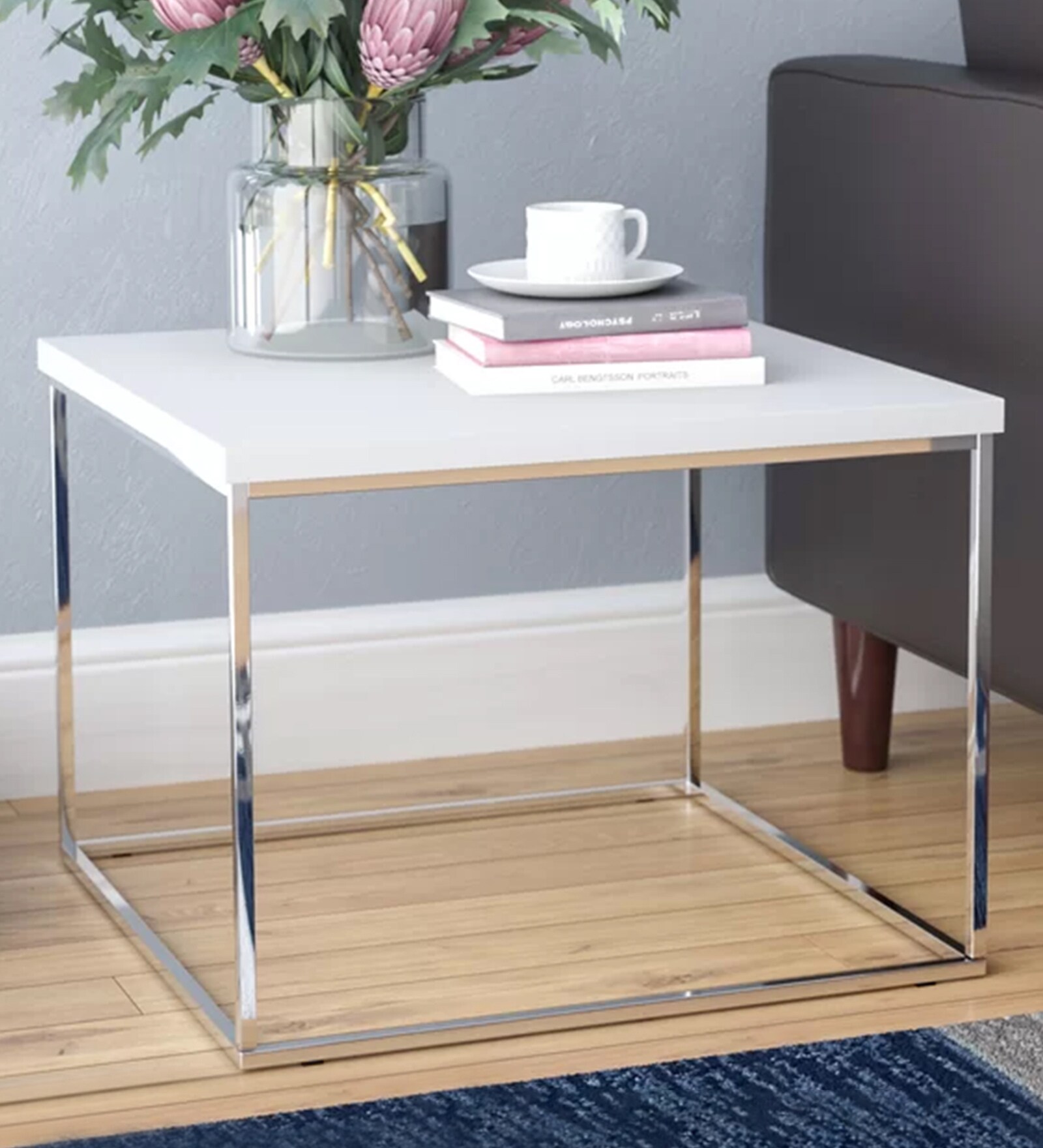 Elegant Coffee Table in Super White Colour Elegant Coffee Table in Super White Colour