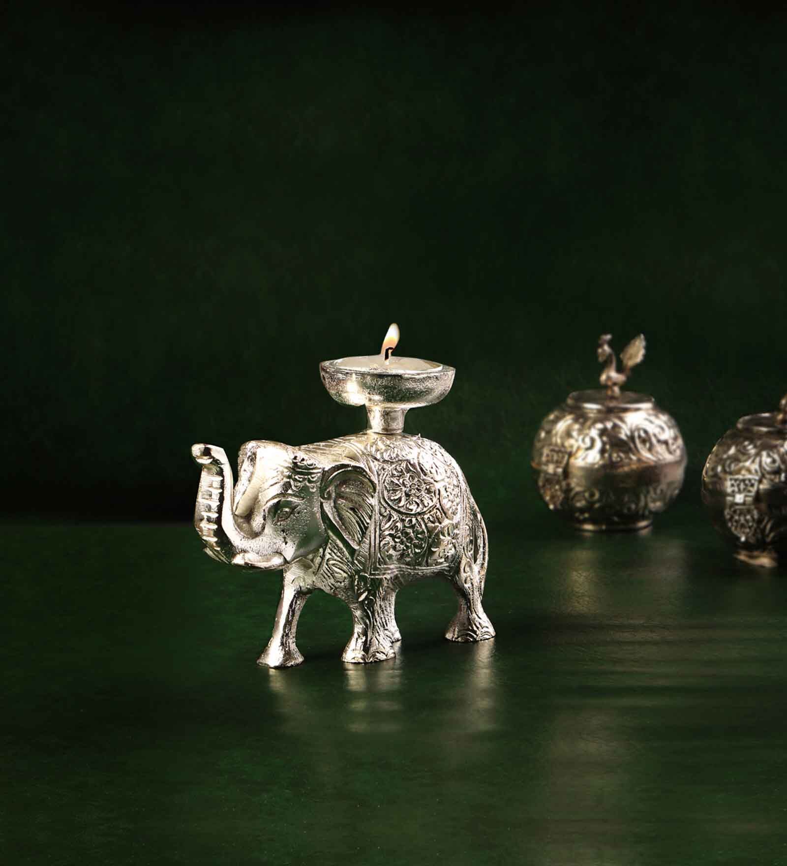 Elephant Silver
Aluminium Candle Stand