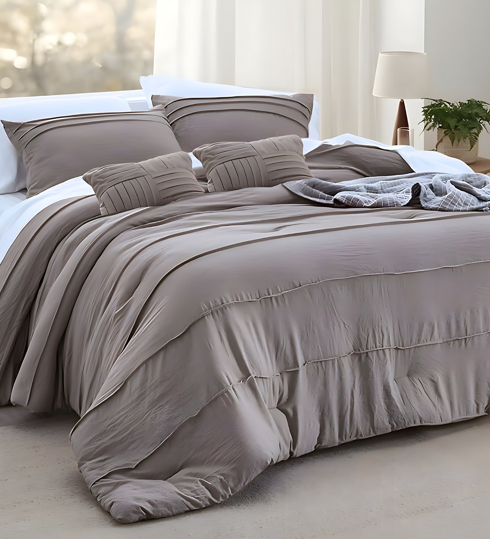Elysium All Season Comforter With 2 Pillow Covers And 2 Accent Cushions