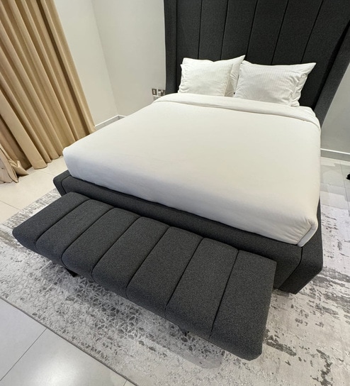 Elegant Footboard Bench