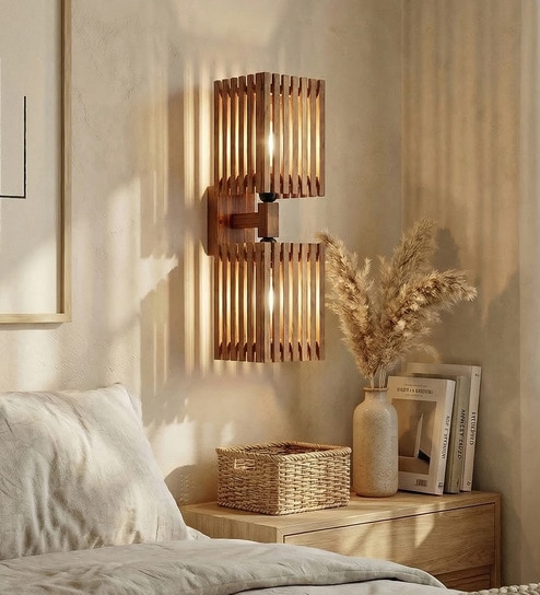 Elegant Wooden Novelty Wall Light (Natural Wood)