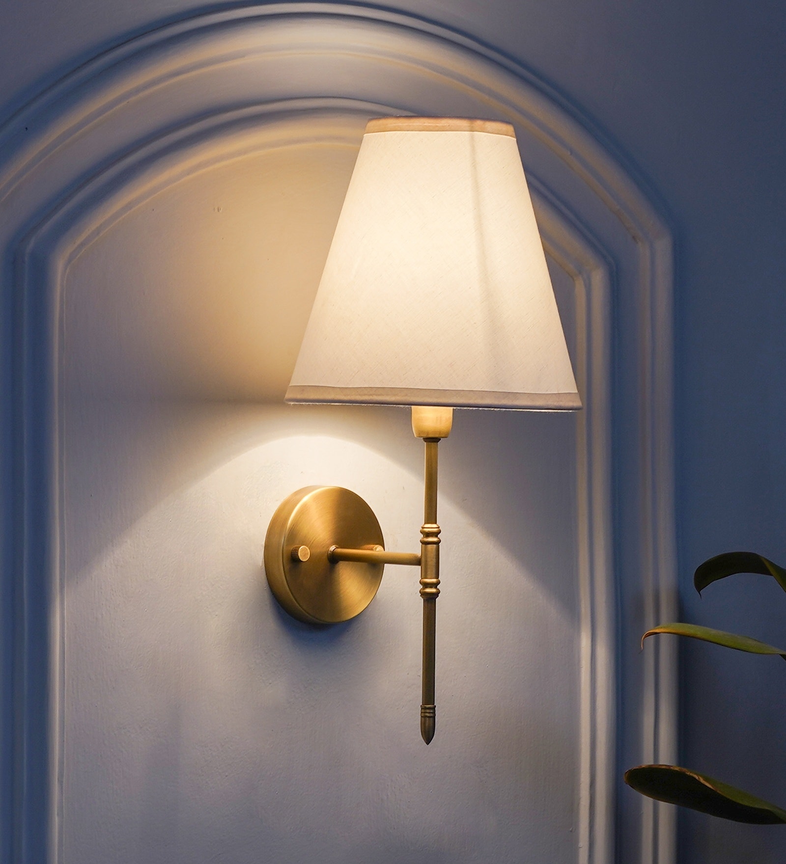 Epstein Single Light Wall Fitting In Antique Brass Finish With Cotton Off-White Shade