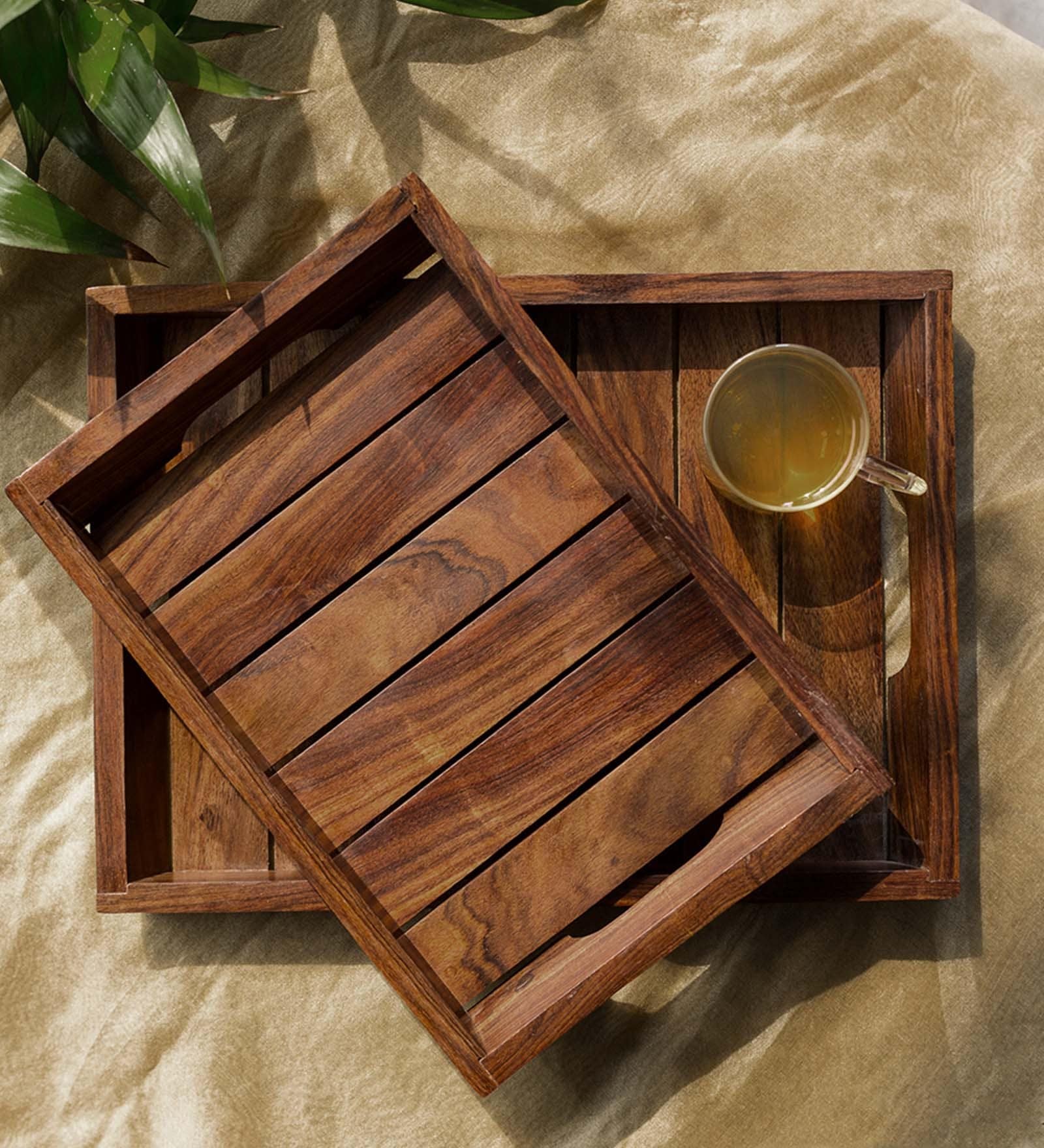 ExclusiveLane 'Classic Wood Pair' Handcrafted Serving Trays in Sheesham Wood, Set of 2