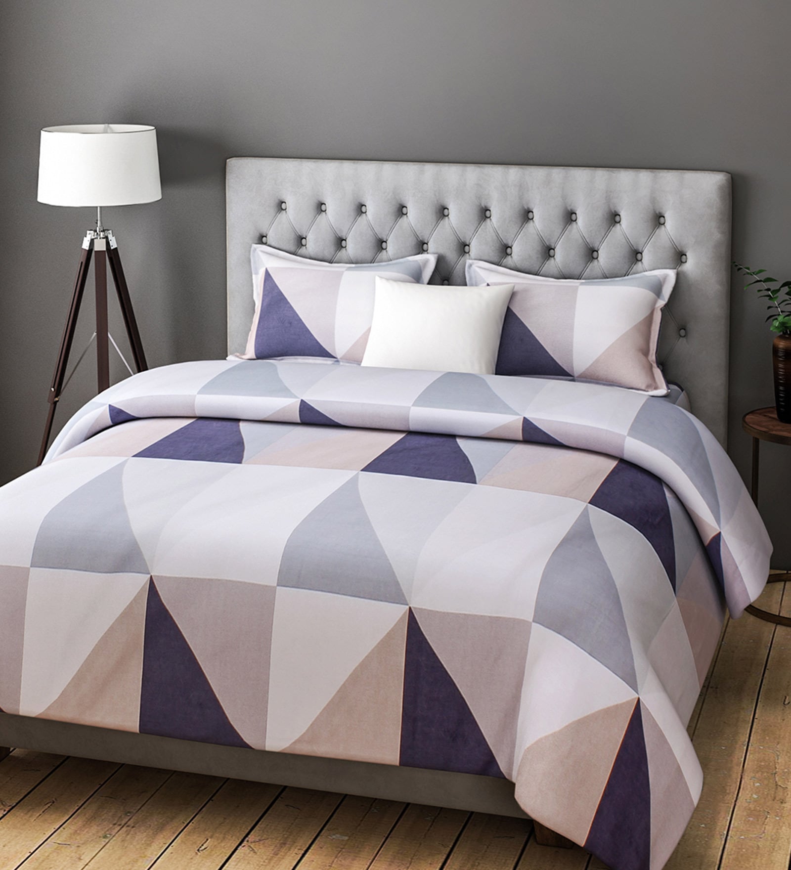 Multicolor Geometric 200 TC Cotton King Sized Bed Sheets with 2 Pillow Covers