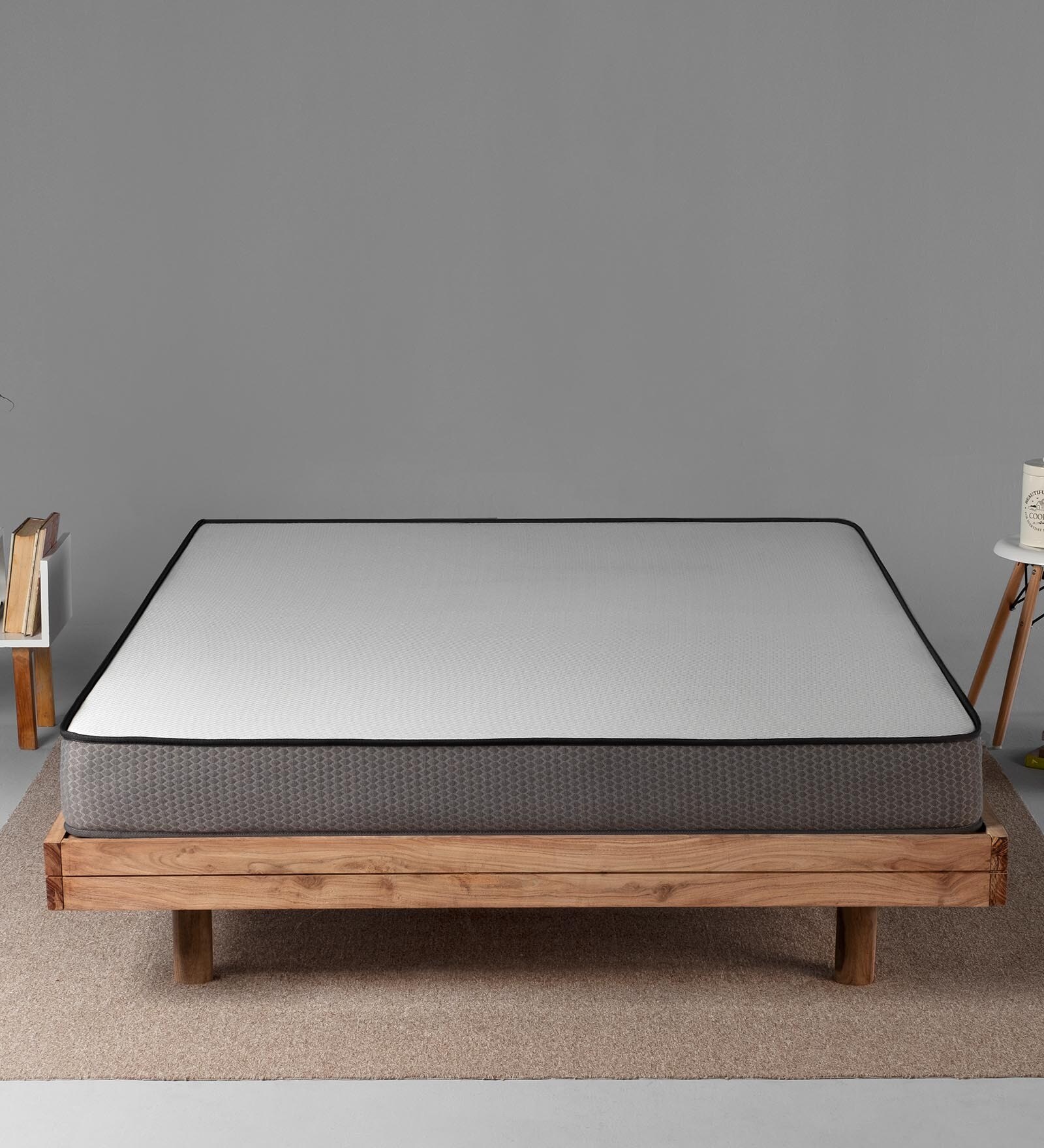 Buy Flip 6 inch HR Foam Queen Size Mattress at 32 OFF by Sleepyhead