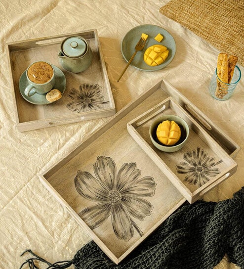 https://ii1.pepperfry.com/media/catalog/product/f/l/494x544/flora-family--set-of-3--mango-wood-serving-tray-by-ellementry-flora-family--set-of-3--mango-wood-ser-xbigrn.jpg